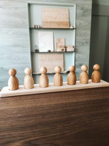 Set baby dolls naturali da dipingere (Mesi, stagioni, giorni, numeri) - immagine 2