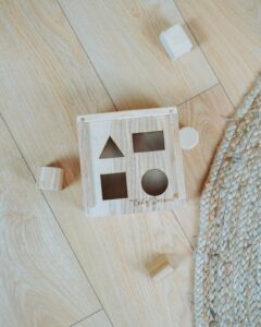 Gioco ad incastro con forme geometriche - immagine 5