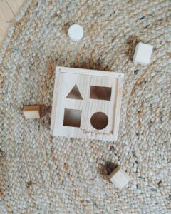 Gioco ad incastro con forme geometriche - immagine 3